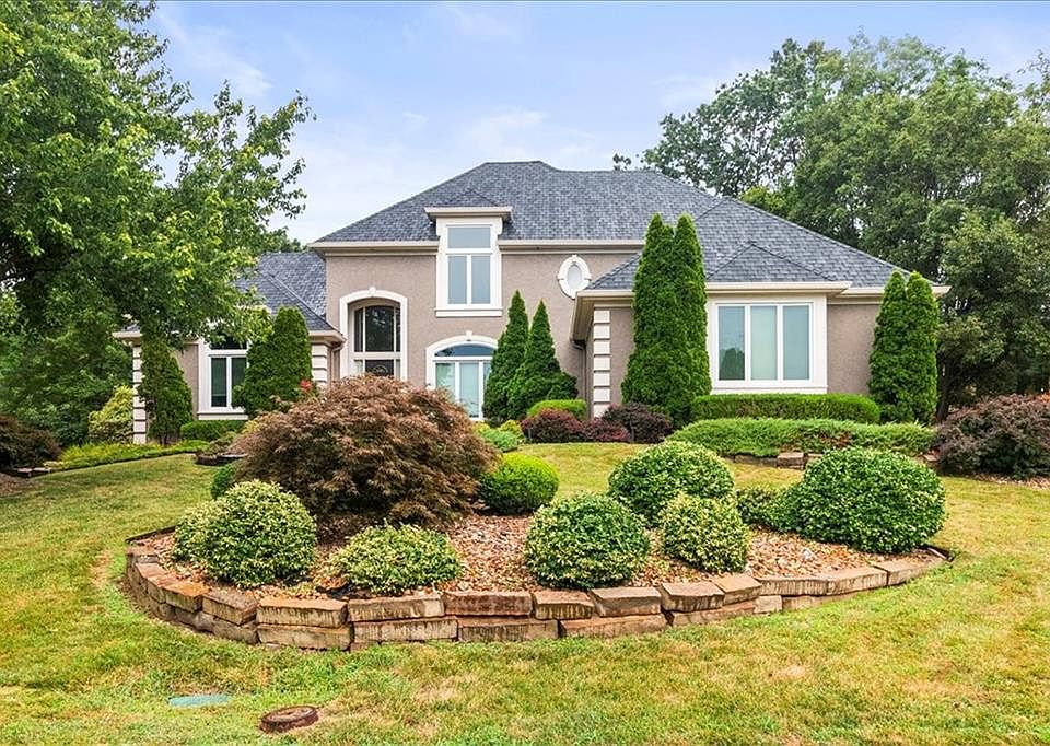 1st image of 713 NE Dick Howser Ct