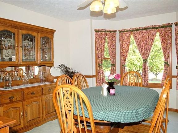 3rd image of 7040 Maple Creek Dr