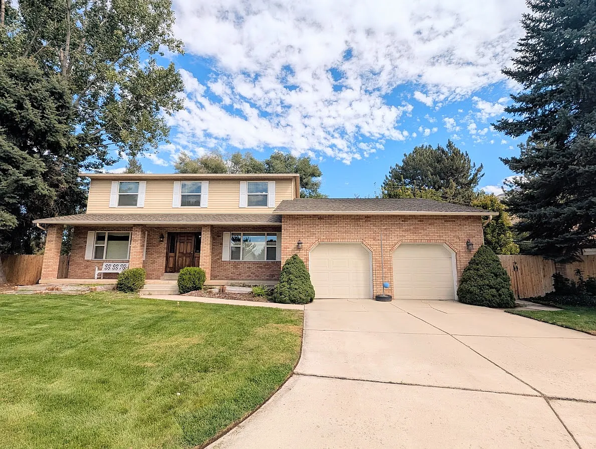 6 bed, 3.5 bath, 3690 sqft, $3,300 — Photo 1