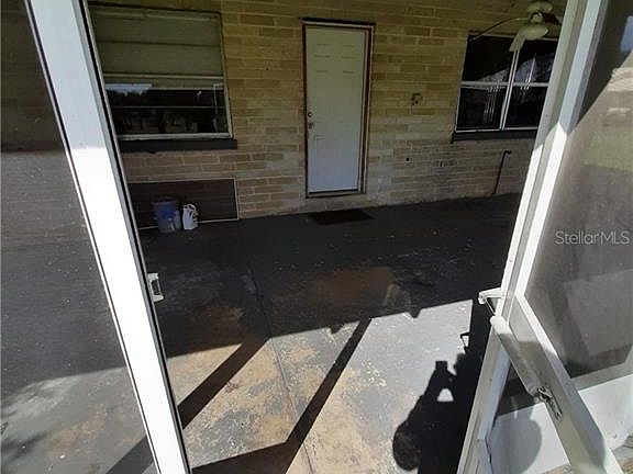 5th image of 111 E Lakeview St