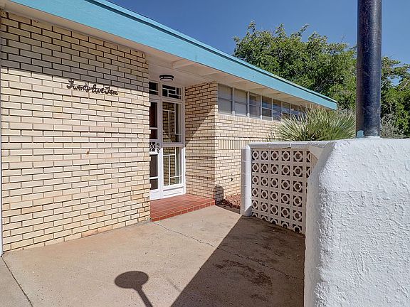 3rd image of 2510 Desert Dr