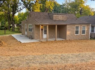1222 S Cunningham Ave, Independence, MO 64050
