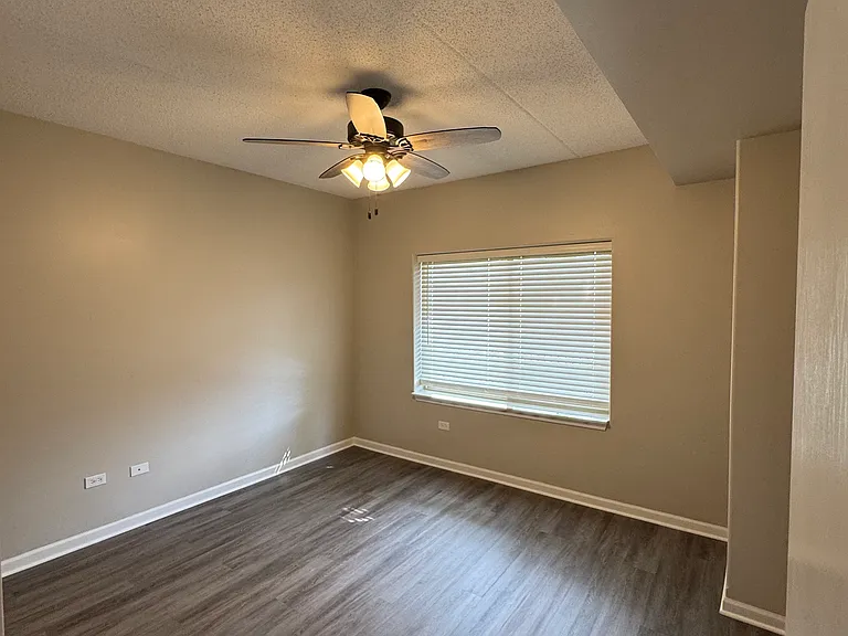 5045 N Northwest Hwy #201 — Photo 17