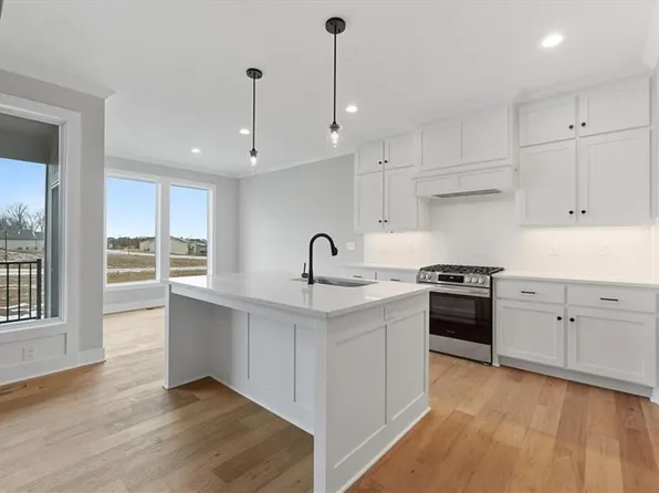 25015 W 94th Ter, Lenexa, KS 66227