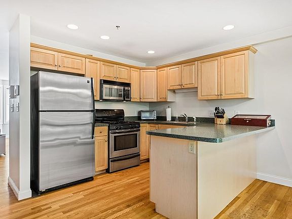 4th image of 35 Grantley St Unit A