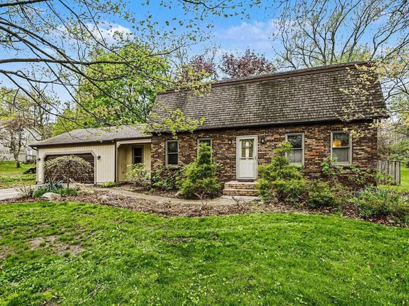 50955 Country Knolls Dr, Granger, IN 46530