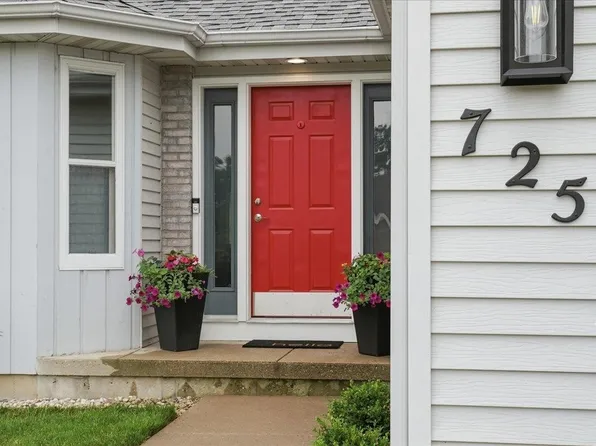 725 Foxfield Rd, Oregon, WI 53575