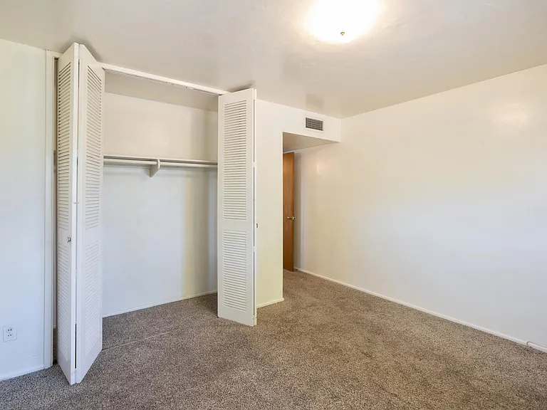 5041 N 13th Ave — Photo 11