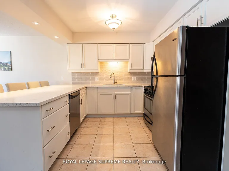 31 1/2 Thorold Rd E — Photo 26