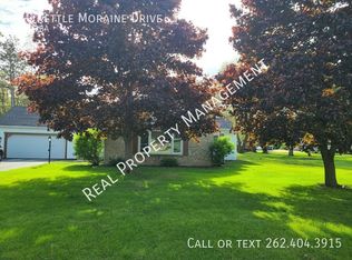 419 Kettle Moraine Dr, Eagle, WI 53119