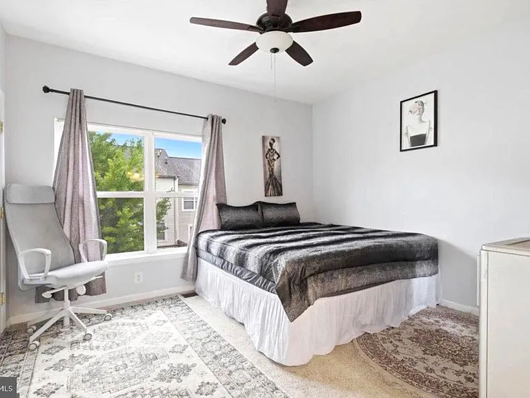 21845 Jarvis Sq — Photo 19