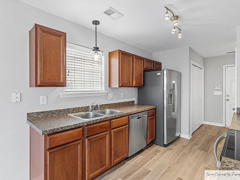 827 Chablis Dr — Photo 5