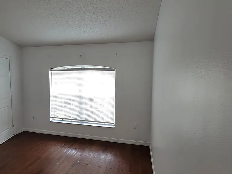 2791 Summerfield St — Photo 3