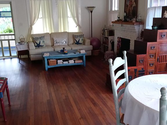 3rd image of 833 Dougherty St