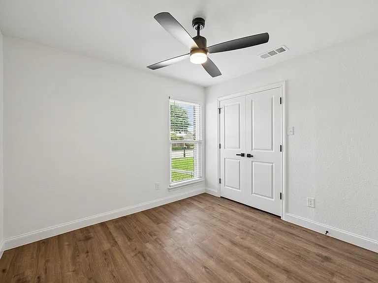 1916 Arbor Creek Dr — Photo 16