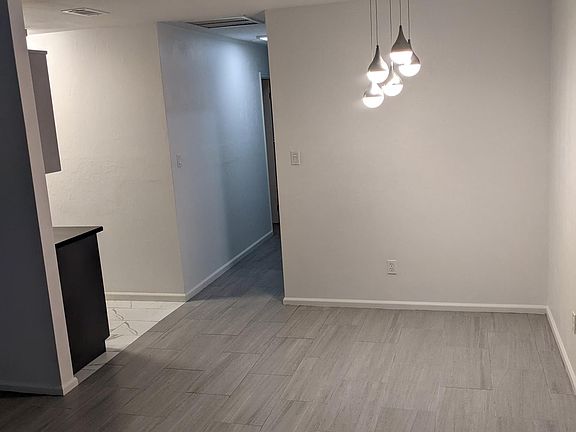 5th image of 172 Parkbrook Cir