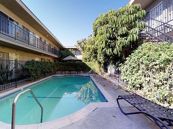 4th image of 14220.5 Burbank Blvd #204