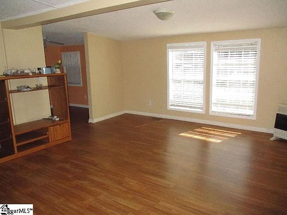 3rd image of 32 Hall St