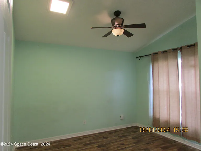 1065 Sedgewood Cir — Photo 3