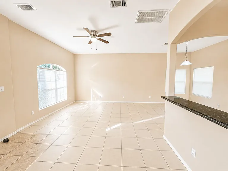 9104 N Green River Dr #E — Photo 7