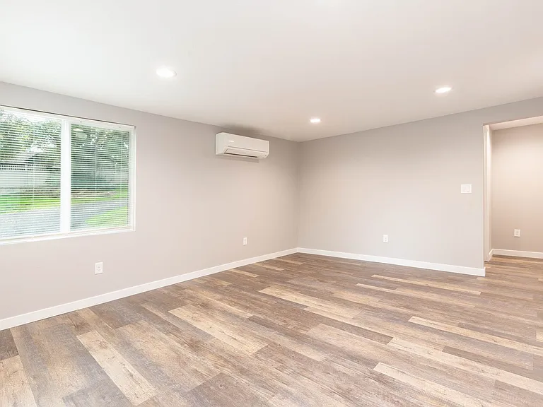 506 Southway Dr — Photo 16