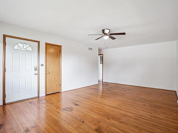 4th image of 701 Diana Ct