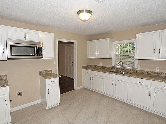 3rd image of 4038 Galesburg St