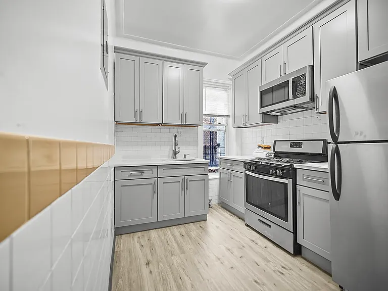 2591 Bedford Ave #3 — Photo 21