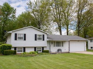 1384 Berkshire Dr, South Bend, IN