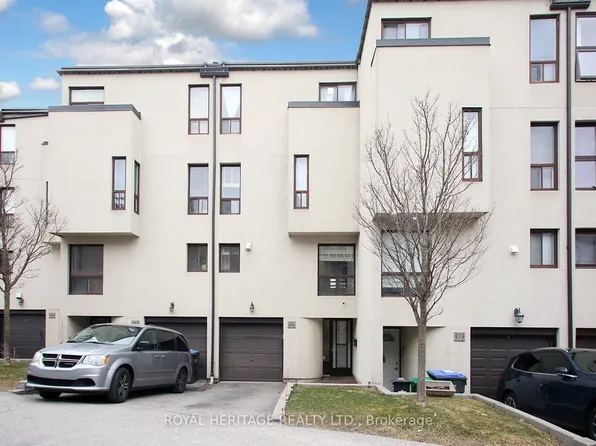 24 Reid Dr #6, Mississauga, ON L5M 2A6