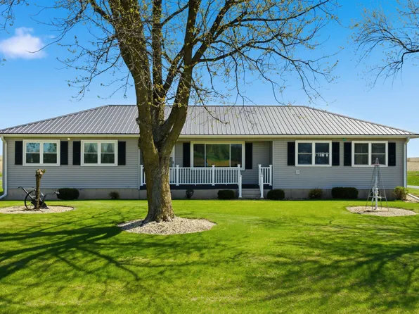 1838 Honey Creek Rd, Manchester, IA 52057