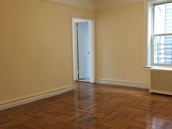 3rd image of 1860 E Tremont Ave