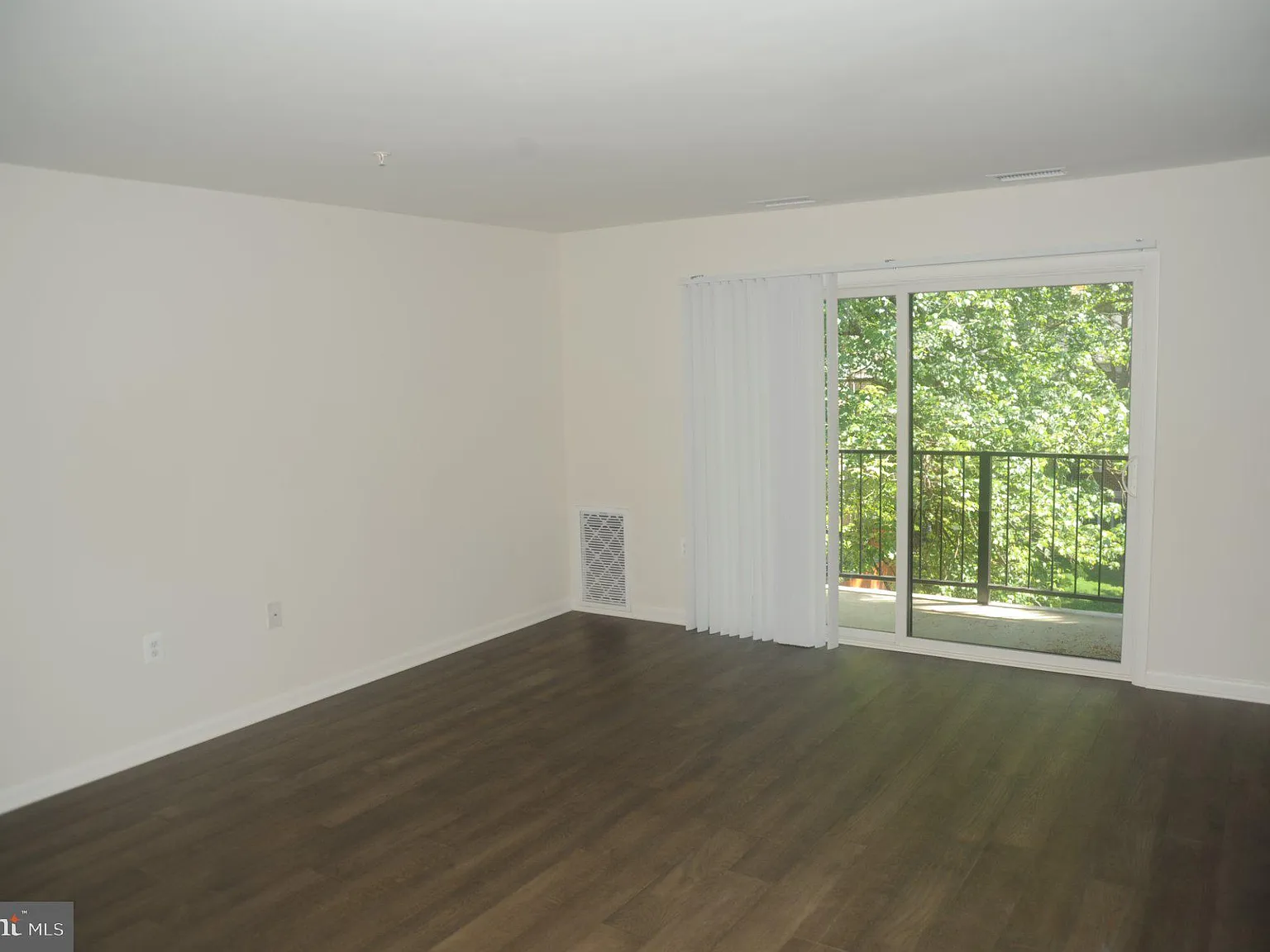 3 bed, 2.0 bath, 1363 sqft, $2,800 — Photo 4