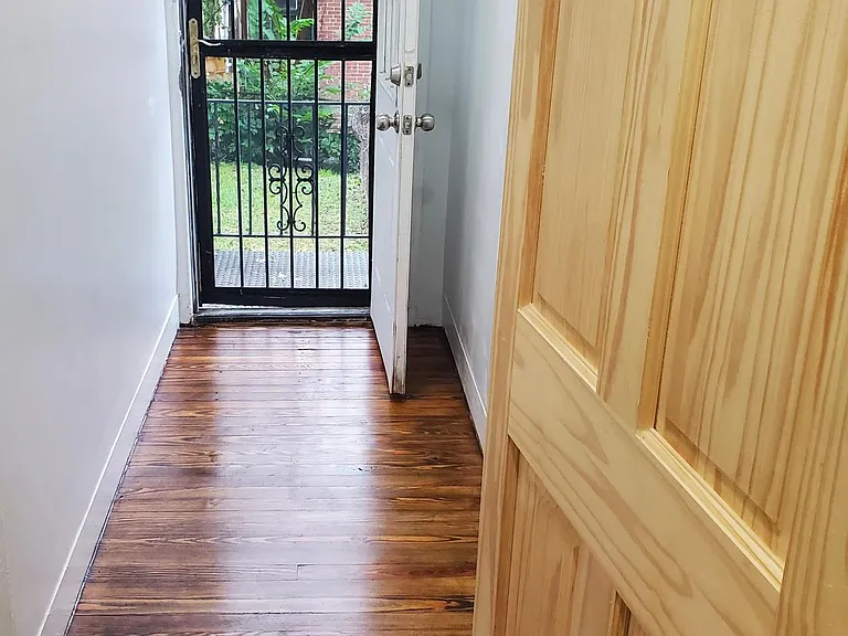 Entrance/Foyer -2B