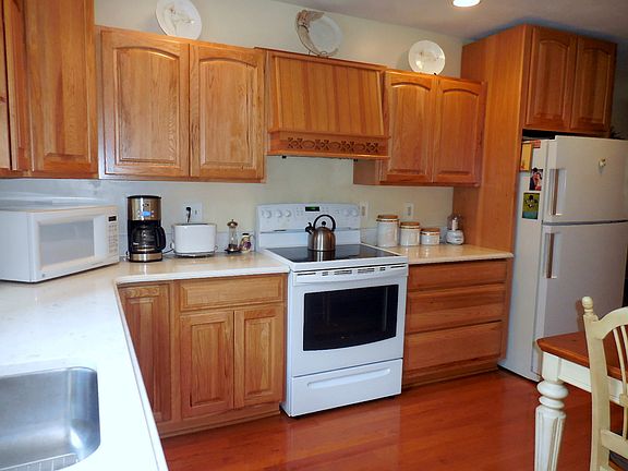 5th image of 221 Meadow Ln
