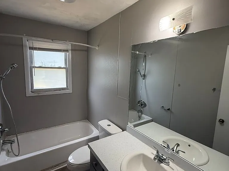 205 McCormick Saint McCormick Dr #B — Photo 5