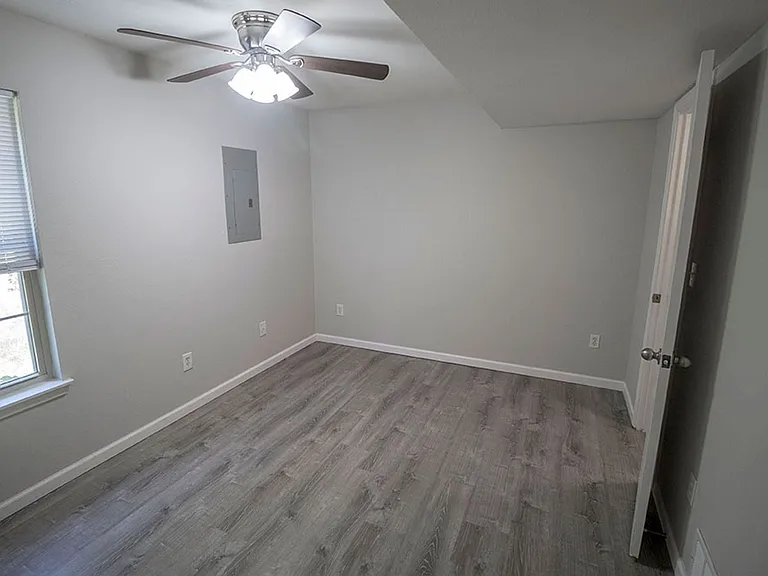 1405 Greensboro Dr — Photo 11