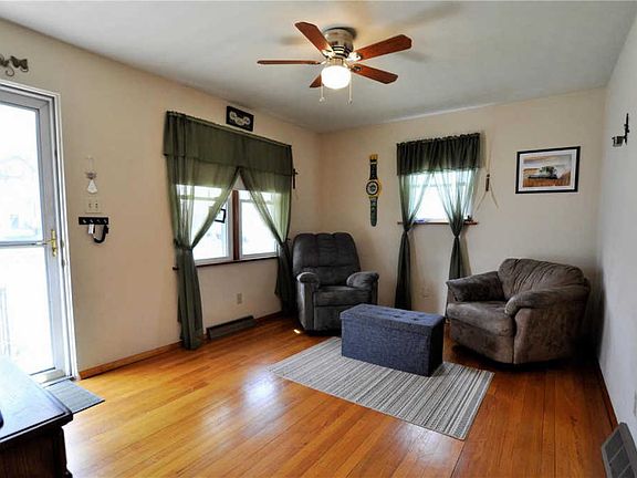 4th image of 303 W 4th St