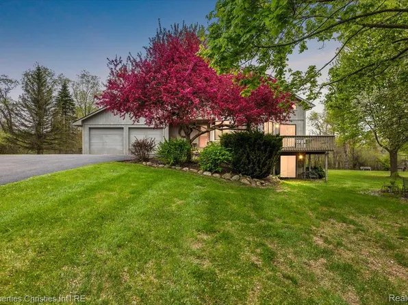 6175 Tripp Rd, Holly, MI 48442