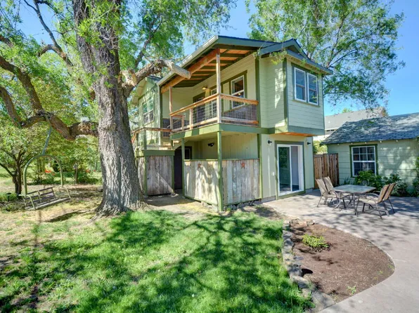 393 N Laurel St, Ashland, OR 97520