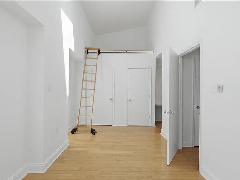 116 N Indian Aly #203 — Photo 18