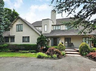27 Woodmere Blvd S, Woodmere, NY 11598