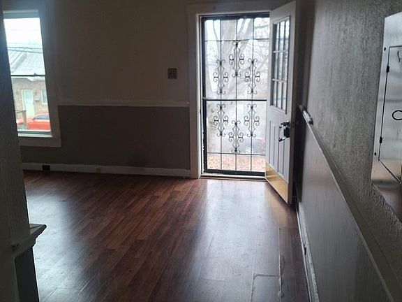 5th image of 224 W 3rd St