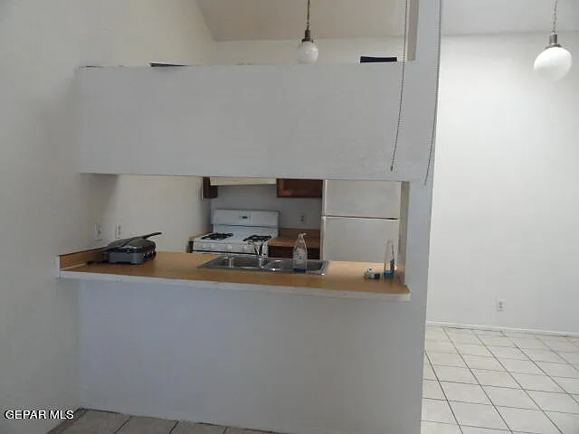 606 White Cliffs Dr #A — Photo 2