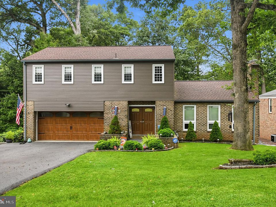 1st image of 10 Nassau Cir