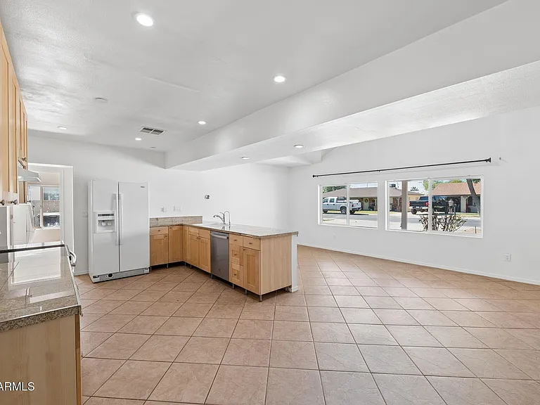 7 S Catalina St — Photo 8