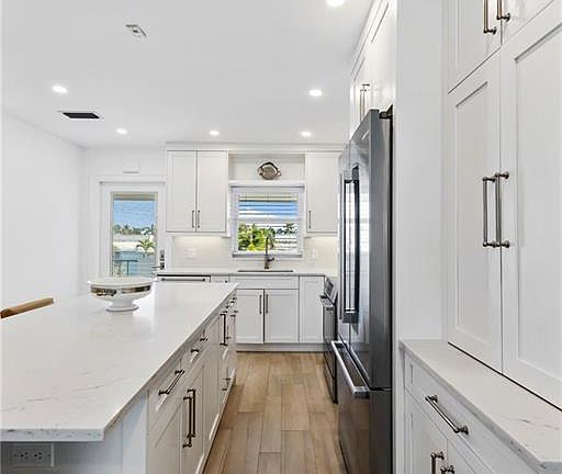 5th image of 618 Broad AVE S #J618