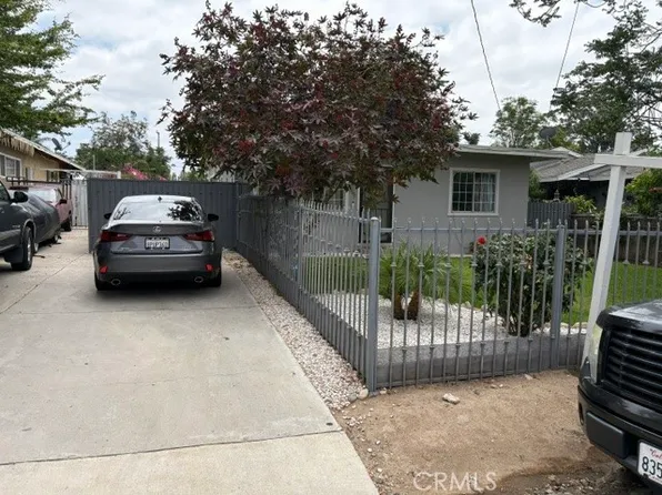 2137 Pepper Dr, Highland, CA 92346