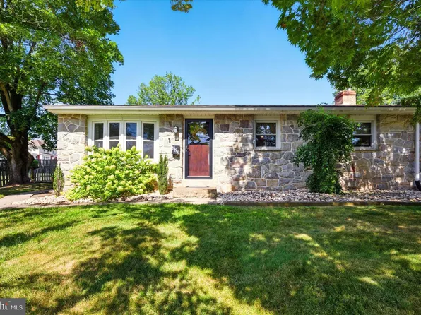 323 Pikeland Ave, Spring City, PA 19475