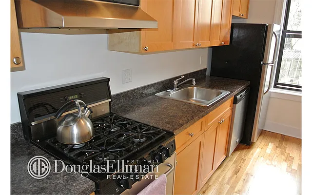 Rented by Douglas Elliman | media 14